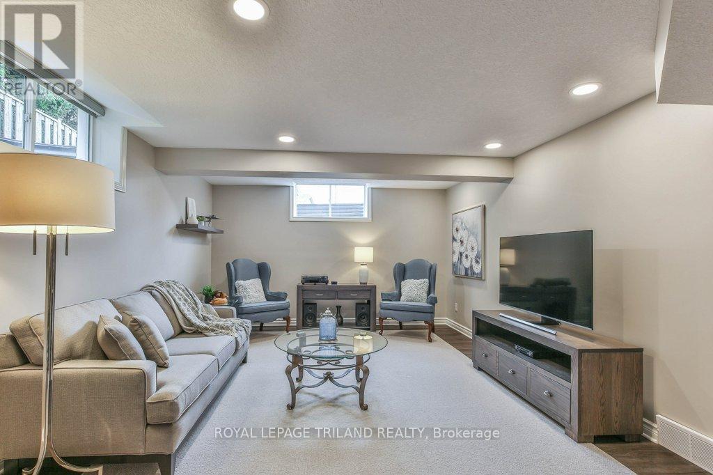 Photo 33 of 50 for 896 Cranbrook Road