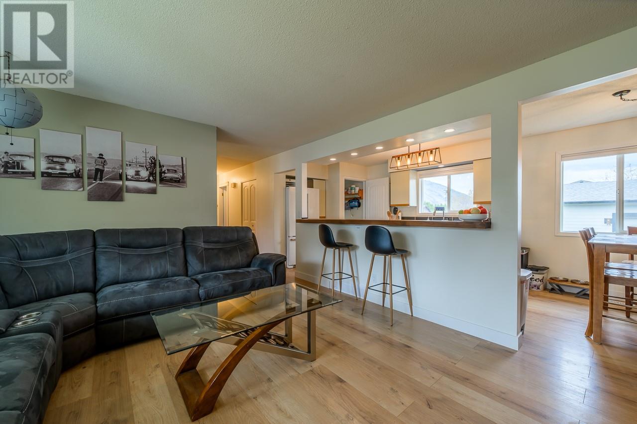 879 Dever Drive, Kamloops, British Columbia  V2B 6P9 - Photo 9 - 10351703