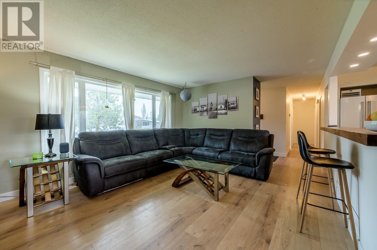 879 Dever Drive, Kamloops, British Columbia  V2B 6P9 - Photo 8 - 10351703