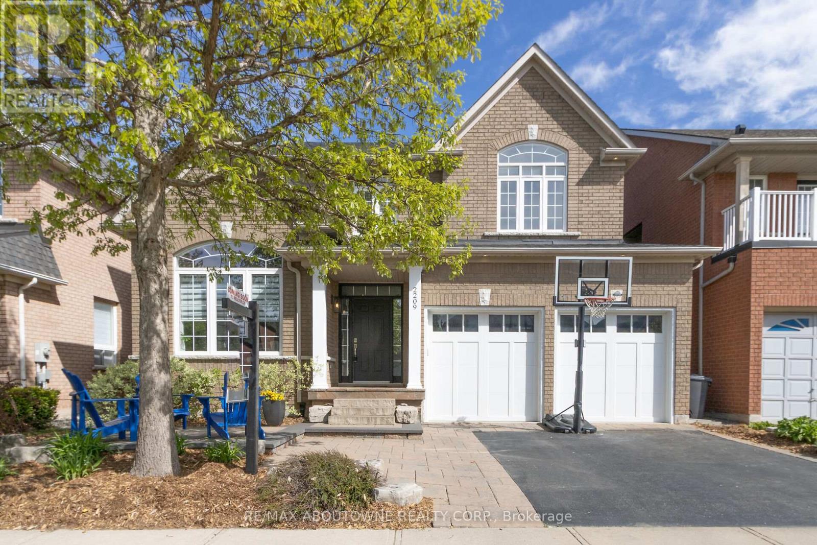 2209 FALLING GREEN DRIVE, Oakville, Ontario