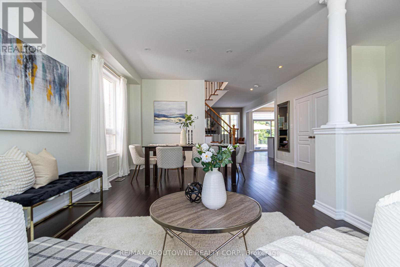2209 Falling Green Drive, Oakville, Ontario  L6M 5A2 - Photo 10 - W12213034