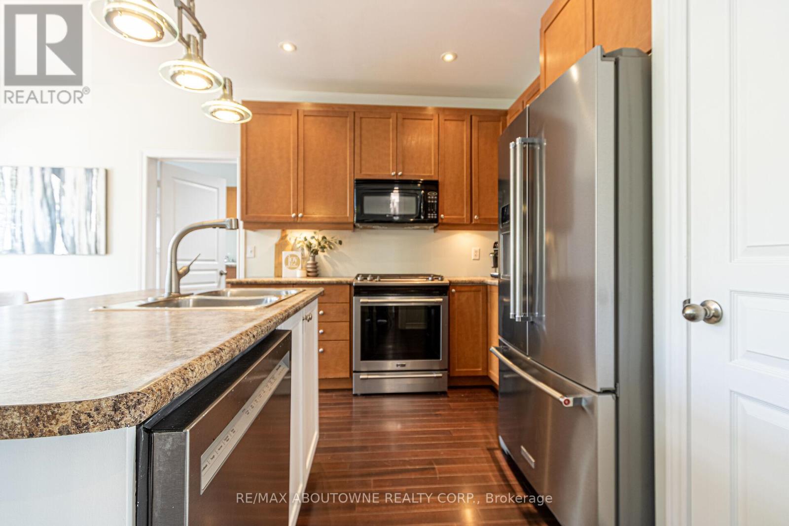 2209 Falling Green Drive, Oakville, Ontario  L6M 5A2 - Photo 17 - W12213034