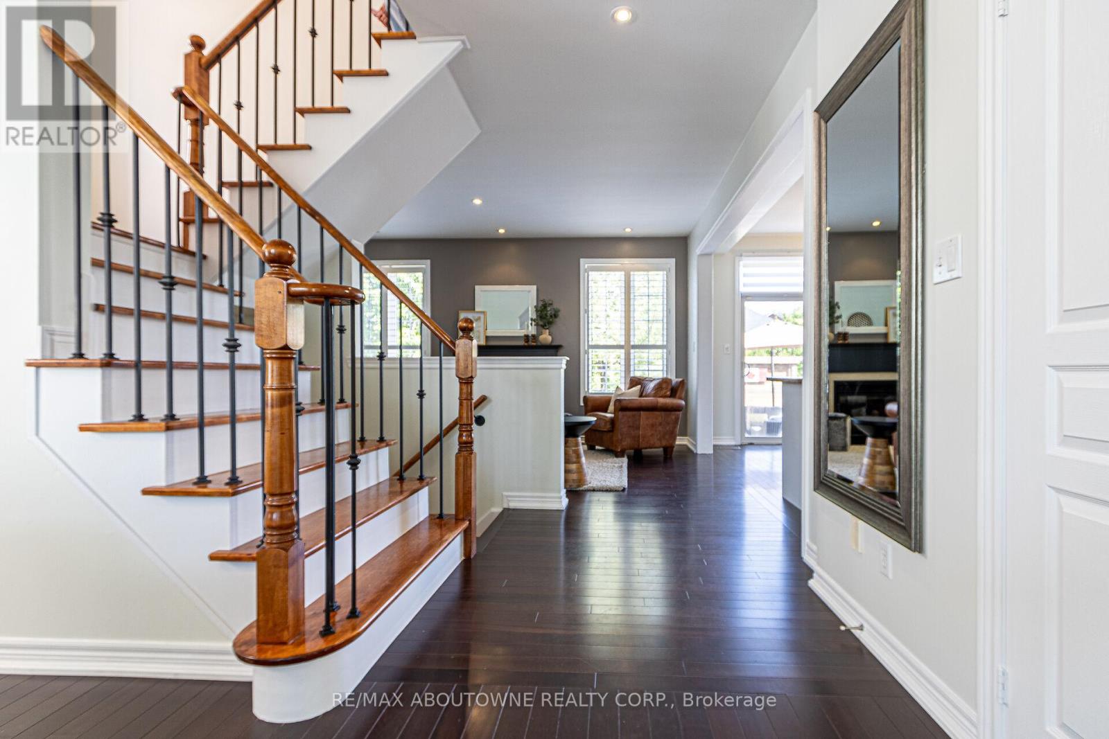 2209 Falling Green Drive, Oakville, Ontario  L6M 5A2 - Photo 23 - W12213034