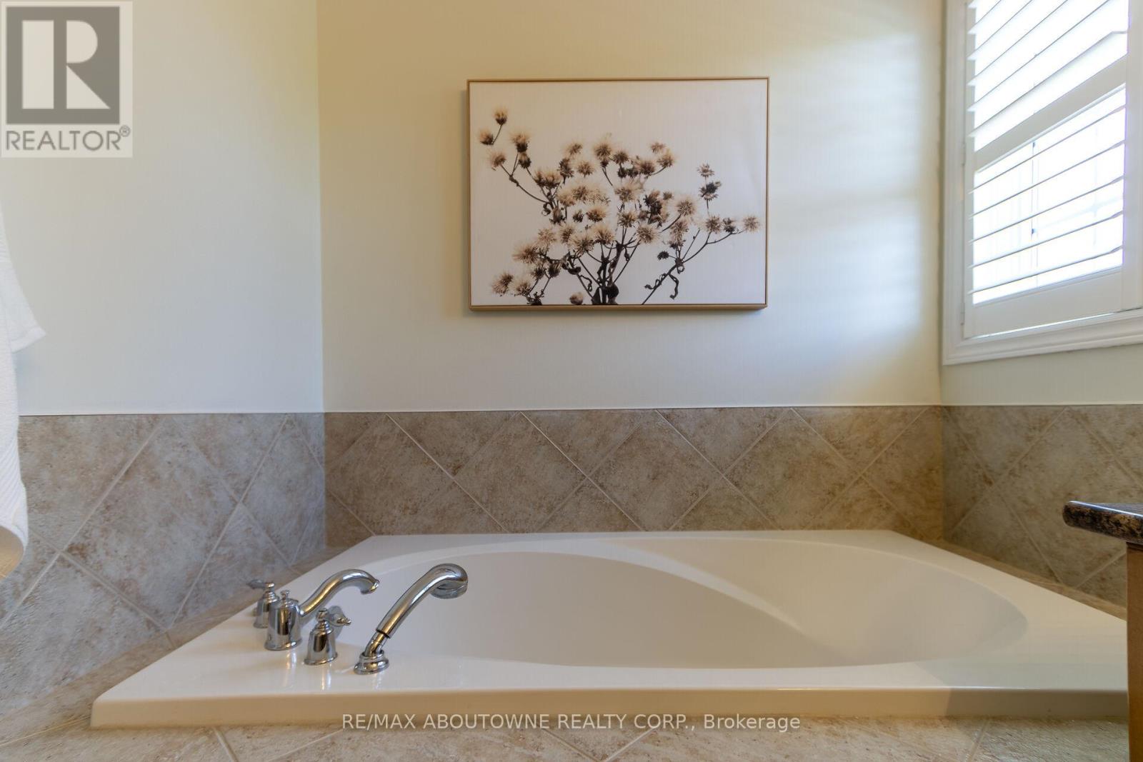 2209 Falling Green Drive, Oakville, Ontario  L6M 5A2 - Photo 27 - W12213034