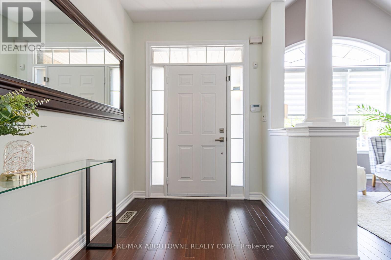 2209 Falling Green Drive, Oakville, Ontario  L6M 5A2 - Photo 6 - W12213034
