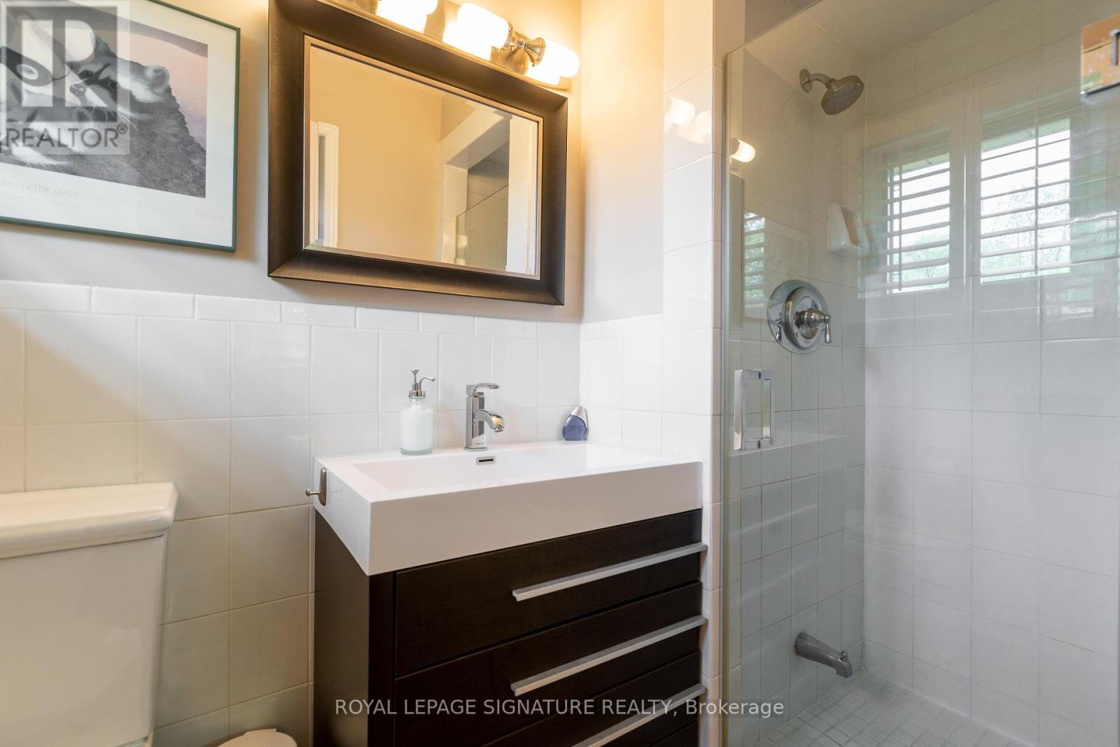 31 Norbert Crescent, Toronto, Ontario  M9C 3J8 - Photo 12 - W12213038