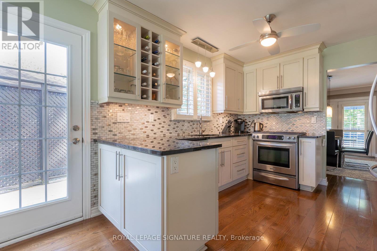31 Norbert Crescent, Toronto, Ontario  M9C 3J8 - Photo 9 - W12213038