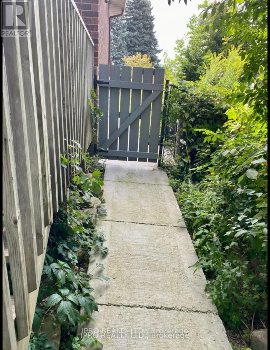 Bsmt - 40 Monte Vista Trail, Brampton (Heart Lake East), Ontario  L6Z 2G5 - Photo 27 - W12213048