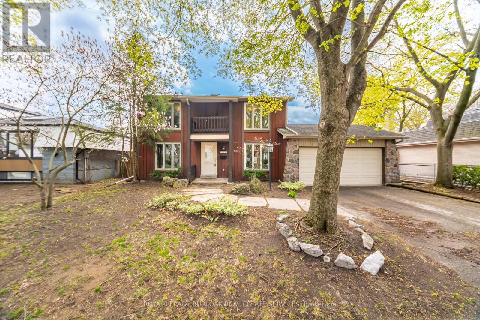 204 ARICHAT ROAD, Oakville, Ontario