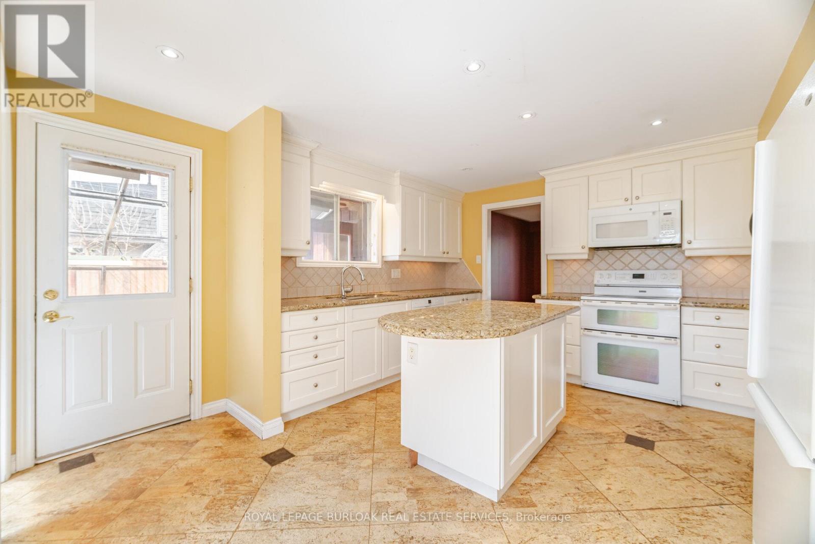 204 Arichat Road, Oakville, Ontario  L6J 5N4 - Photo 10 - W12213065