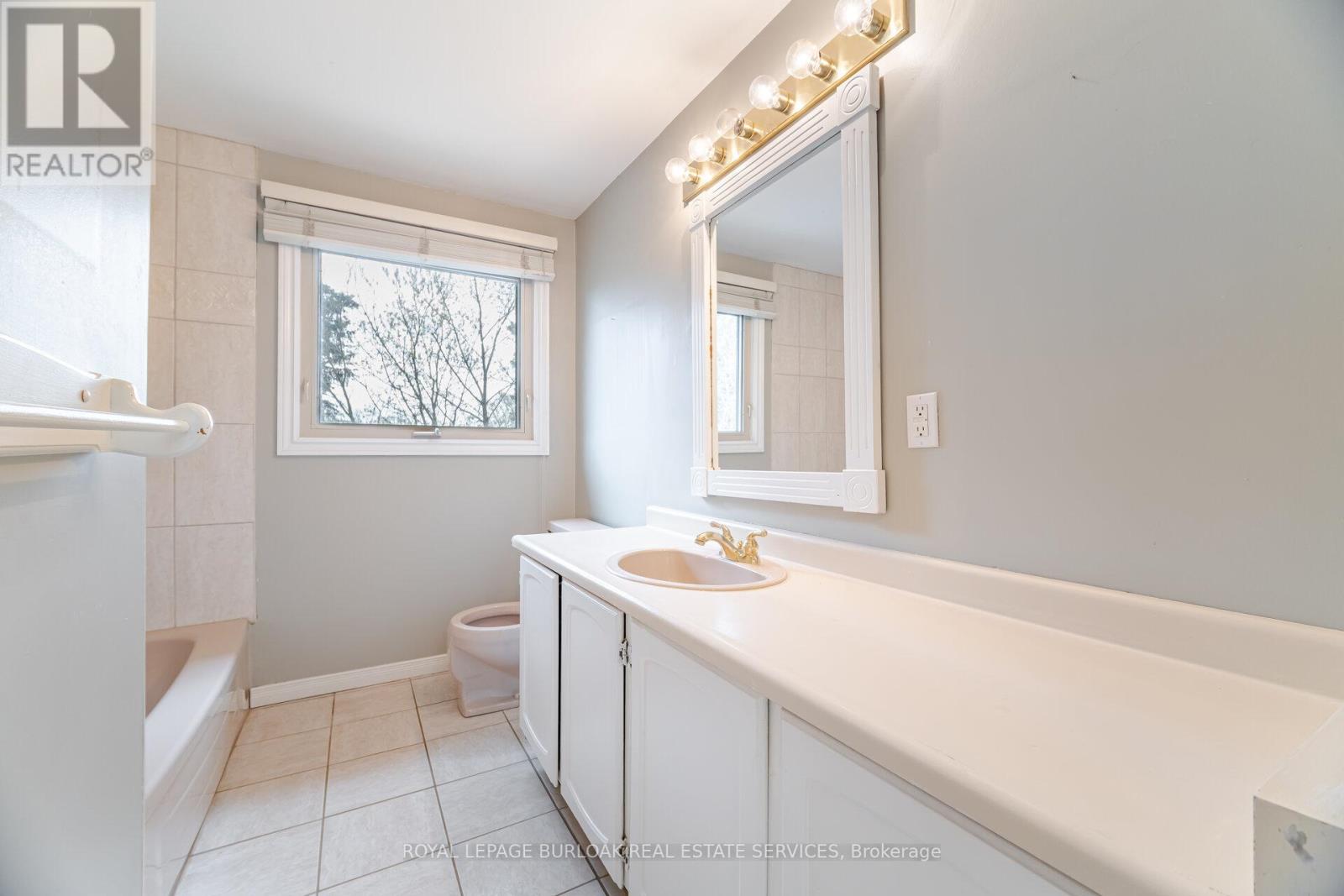 204 Arichat Road, Oakville, Ontario  L6J 5N4 - Photo 30 - W12213065