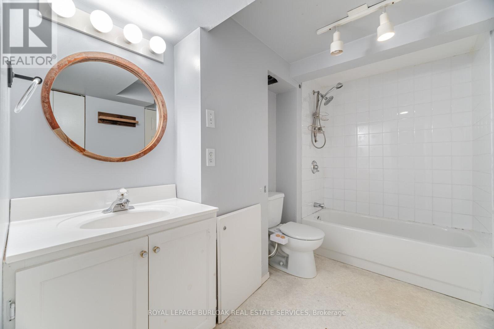 204 Arichat Road, Oakville, Ontario  L6J 5N4 - Photo 36 - W12213065