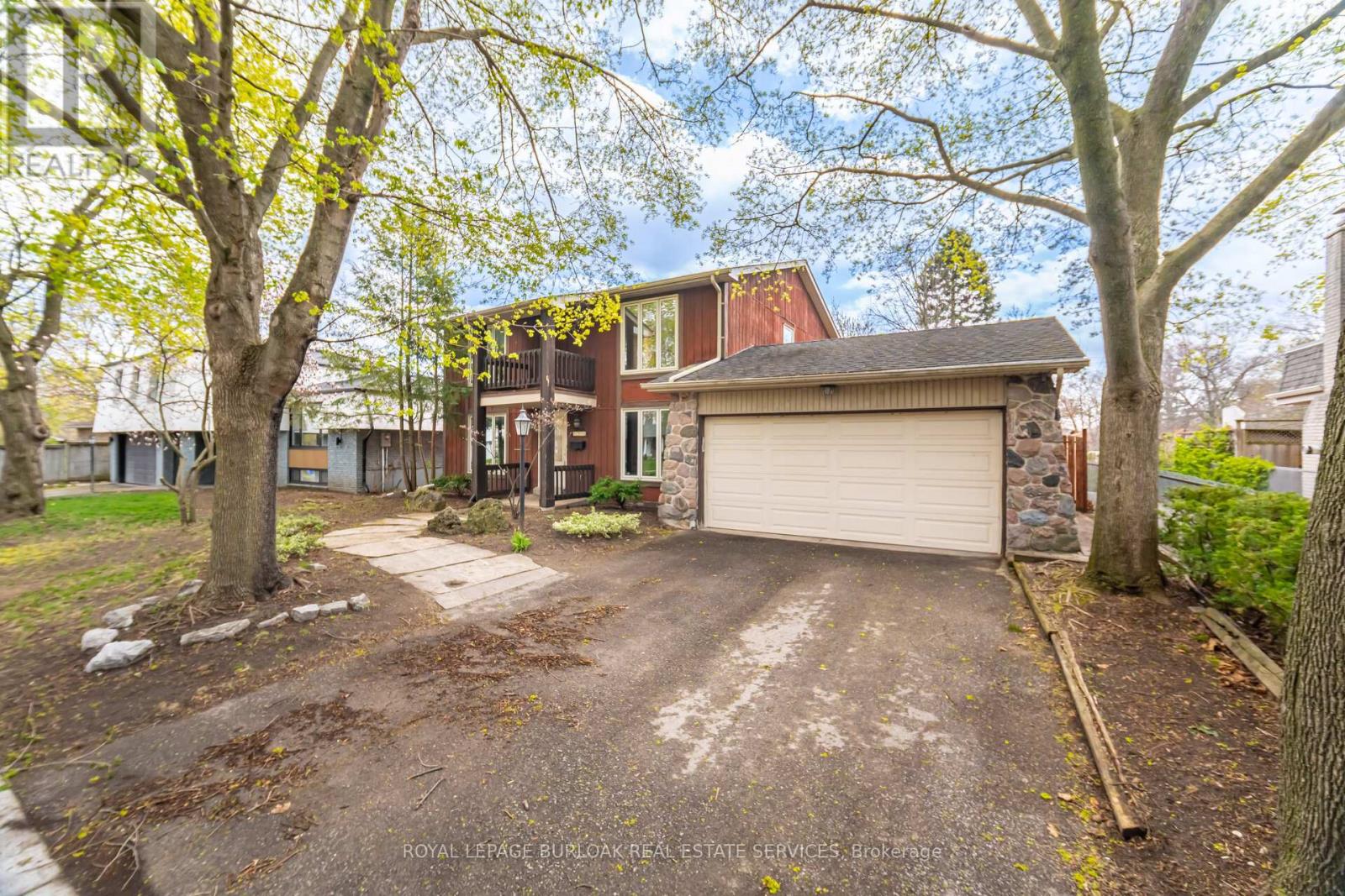 204 Arichat Road, Oakville, Ontario  L6J 5N4 - Photo 4 - W12213065