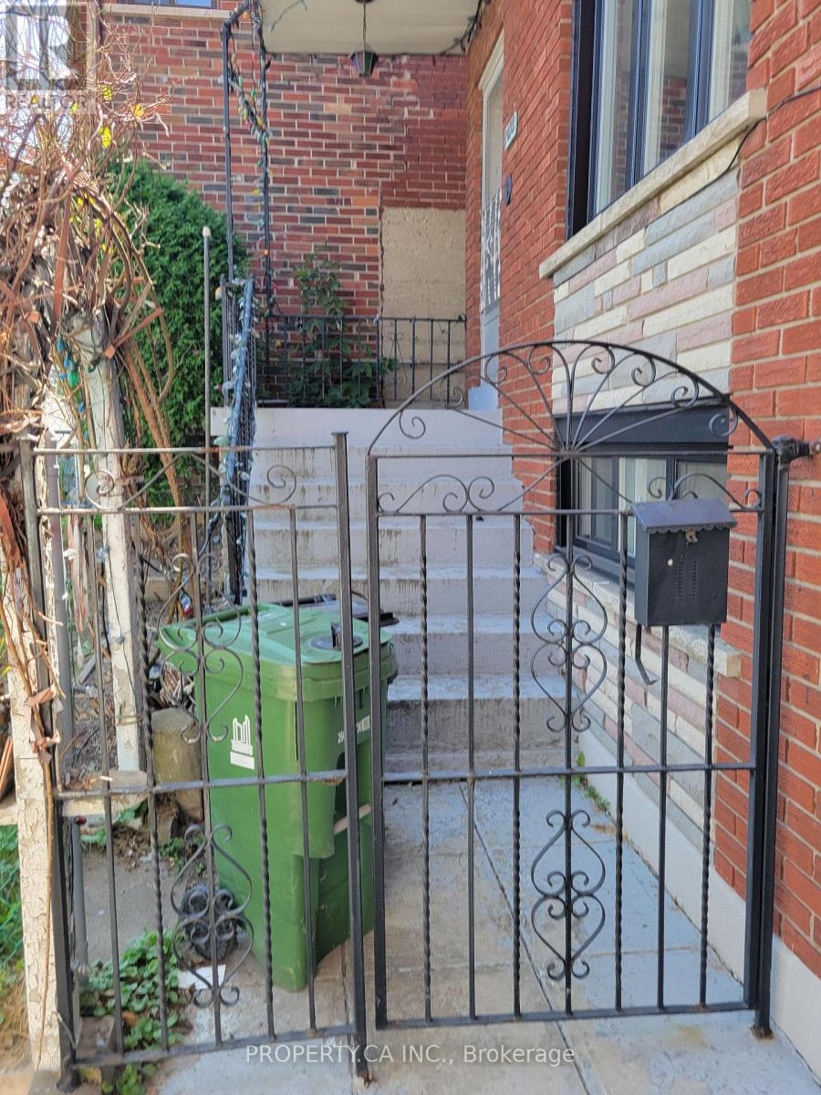 2098 Dufferin Street, Toronto (Caledonia-Fairbank), Ontario  M6E 3R7 - Photo 16 - W12213071