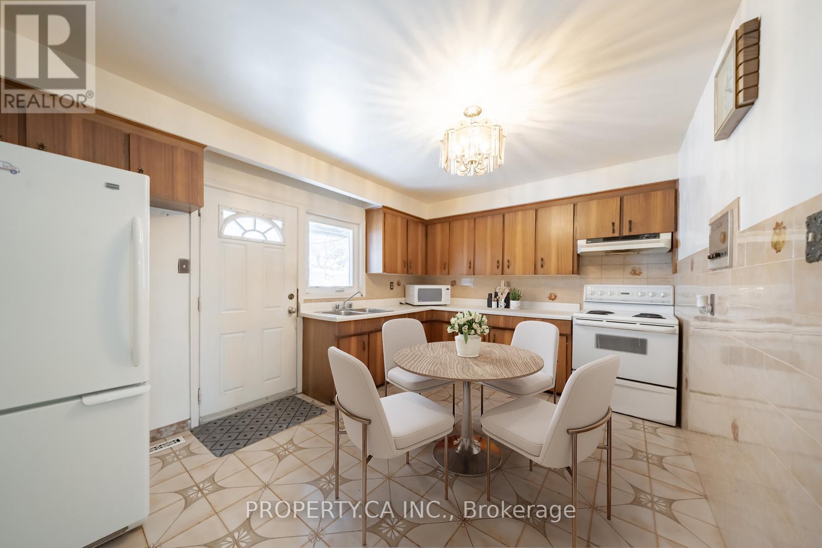 2098 Dufferin Street, Toronto (Caledonia-Fairbank), Ontario  M6E 3R7 - Photo 3 - W12213071