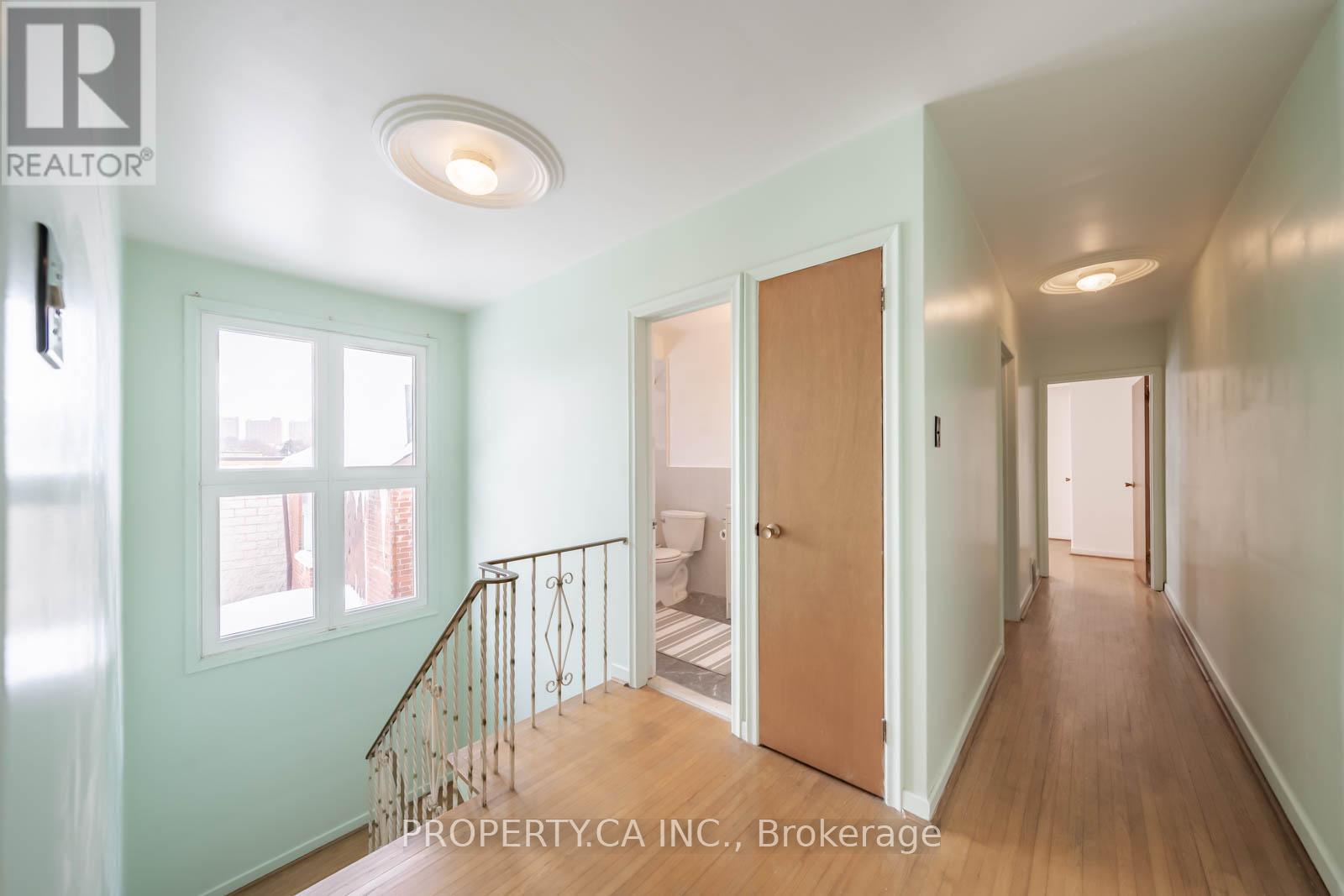 2098 Dufferin Street, Toronto (Caledonia-Fairbank), Ontario  M6E 3R7 - Photo 8 - W12213071