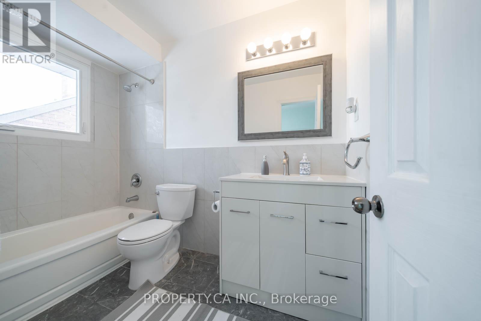 2098 Dufferin Street, Toronto (Caledonia-Fairbank), Ontario  M6E 3R7 - Photo 9 - W12213071