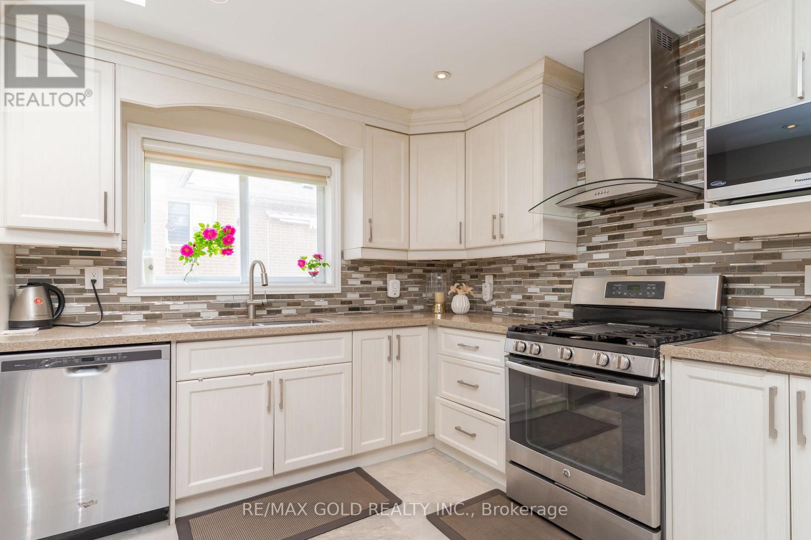 48 Drury Crescent, Brampton, Ontario  L6T 1L2 - Photo 13 - W12213076
