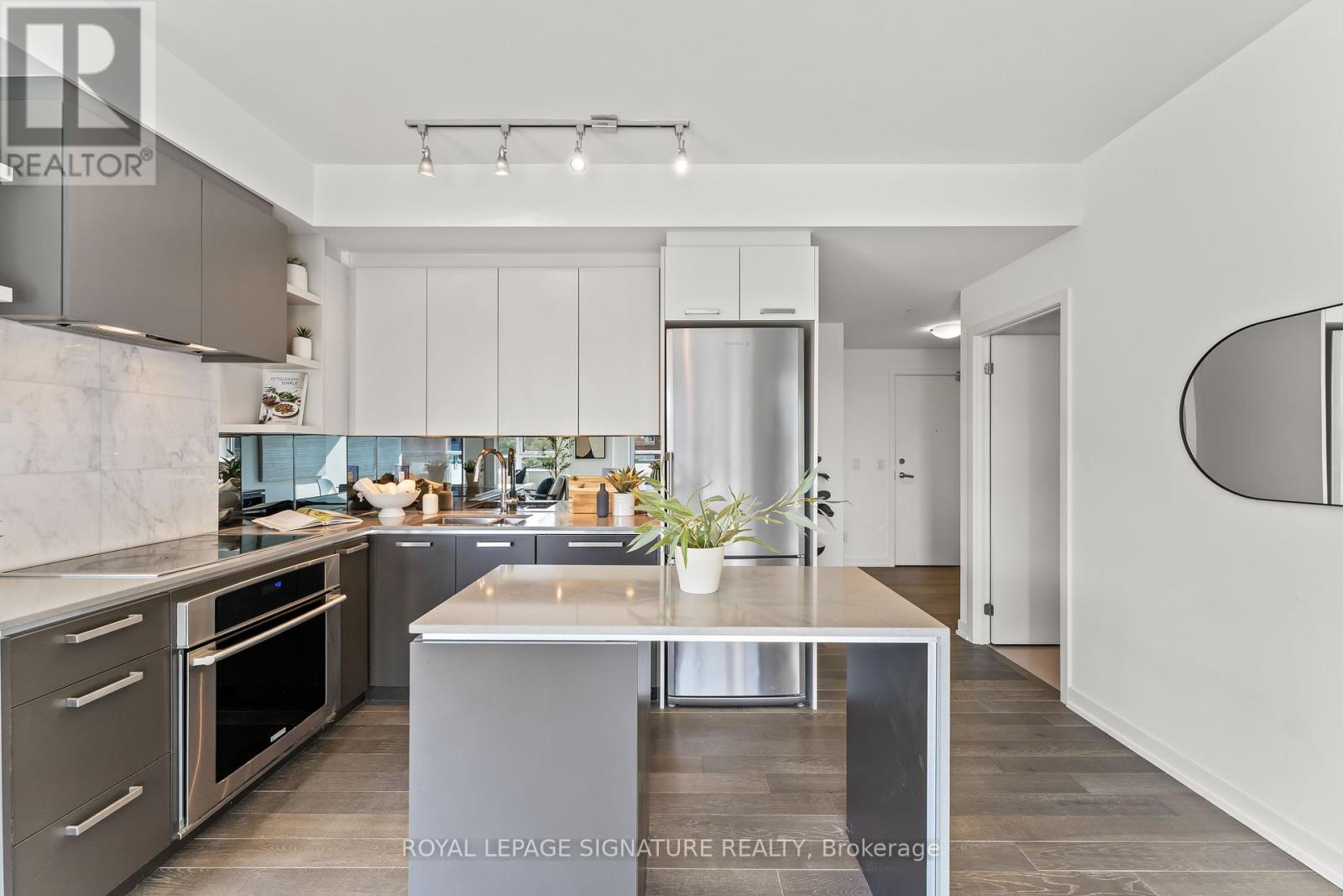 525 - 1830 Bloor Street W, Toronto (High Park North), Ontario  M6P 0A2 - Photo 5 - W12213093