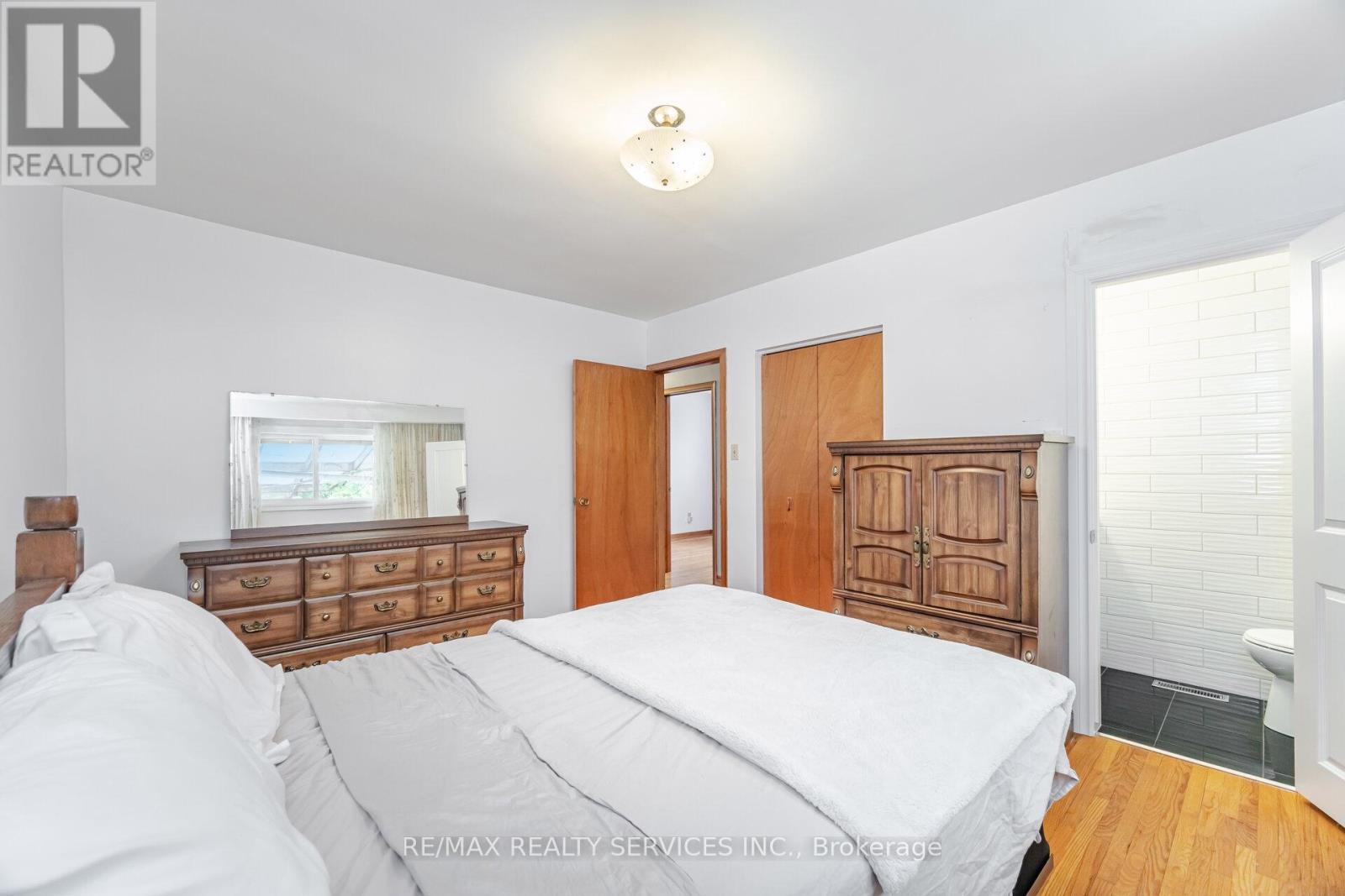 7541 Darcel Avenue, Mississauga, Ontario  L4T 2X6 - Photo 16 - W12213226