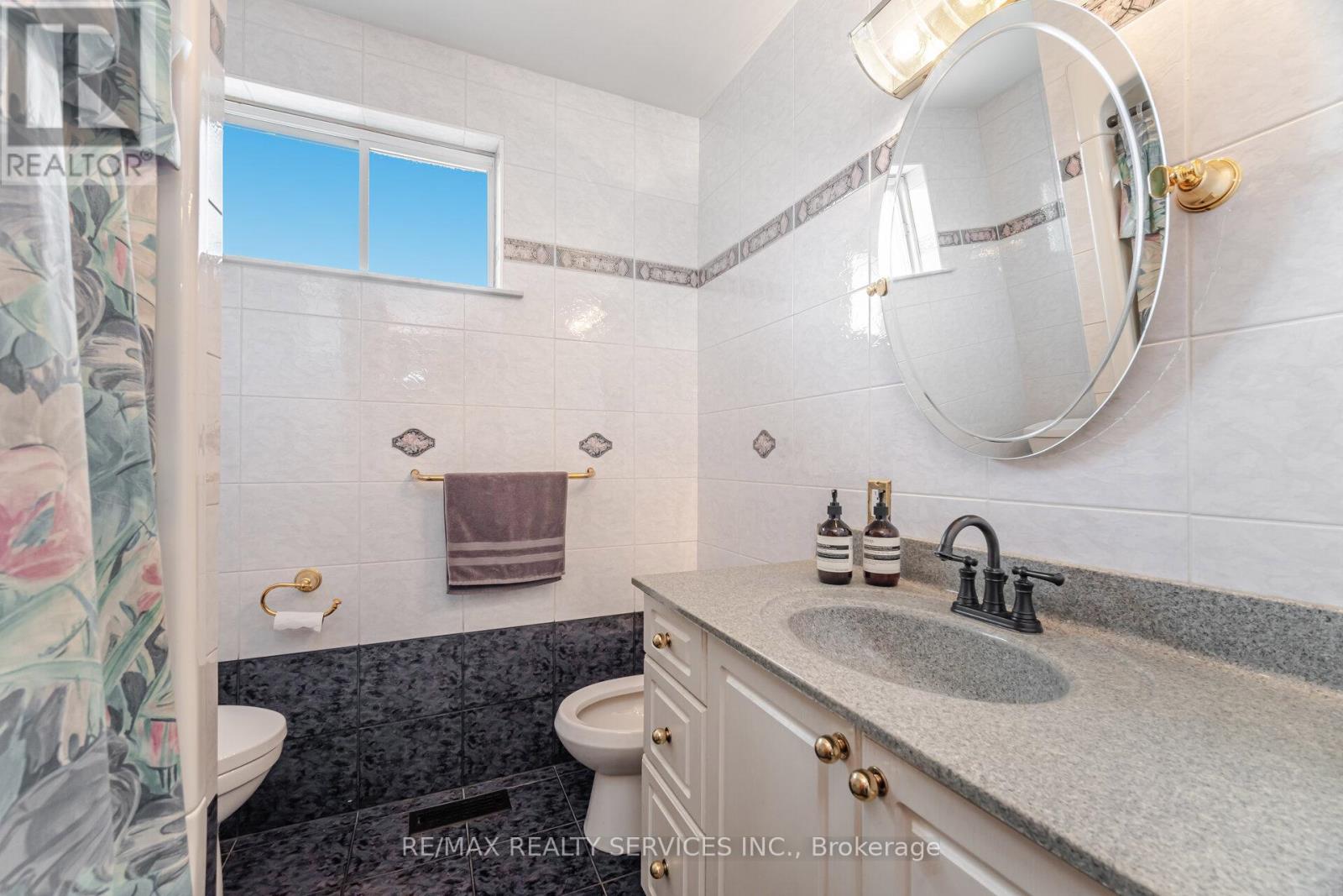 7541 Darcel Avenue, Mississauga, Ontario  L4T 2X6 - Photo 21 - W12213226