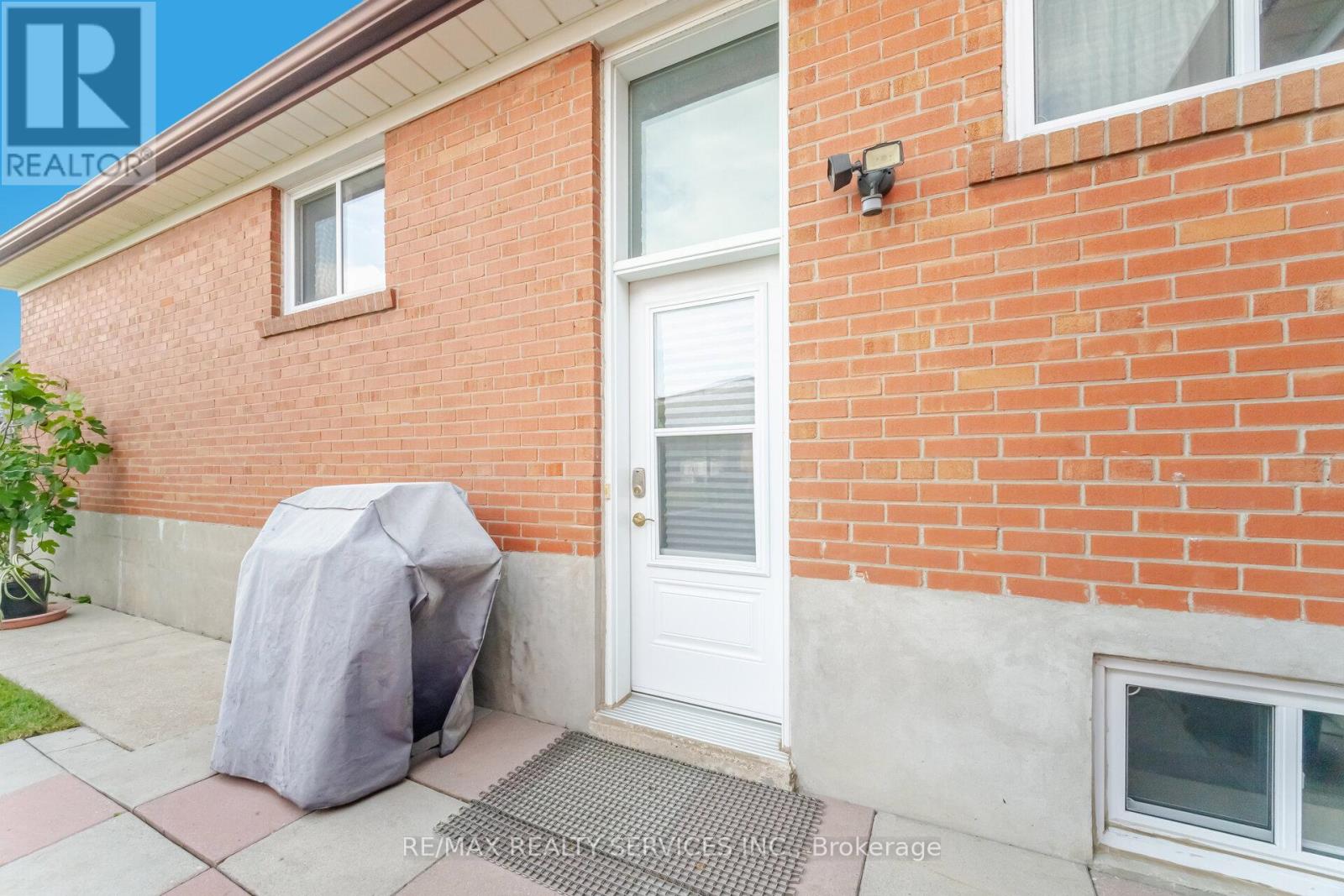 7541 Darcel Avenue, Mississauga, Ontario  L4T 2X6 - Photo 22 - W12213226