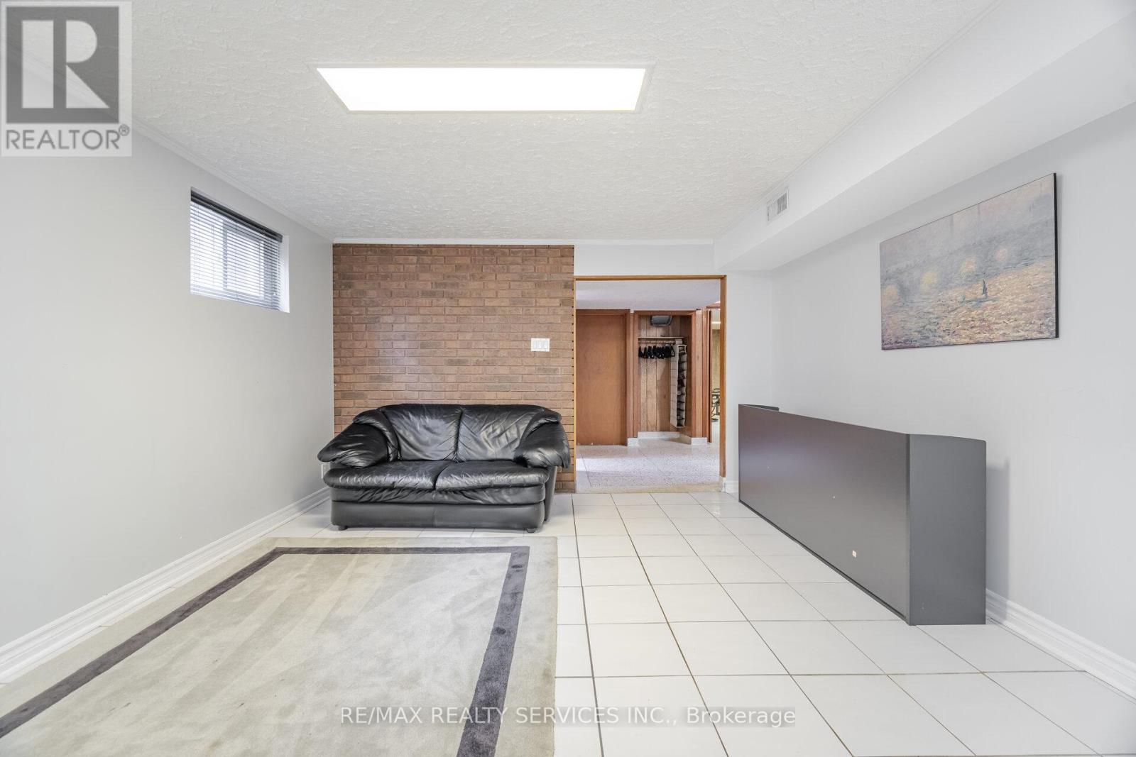 7541 Darcel Avenue, Mississauga, Ontario  L4T 2X6 - Photo 26 - W12213226