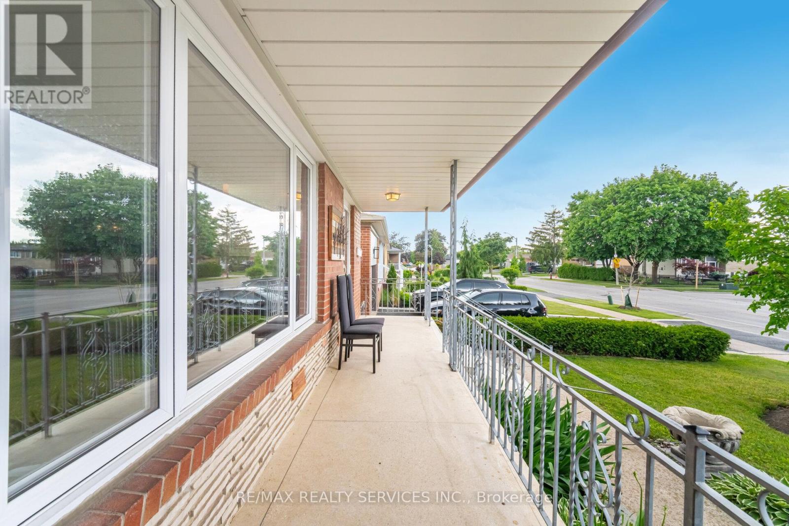 7541 Darcel Avenue, Mississauga, Ontario  L4T 2X6 - Photo 3 - W12213226