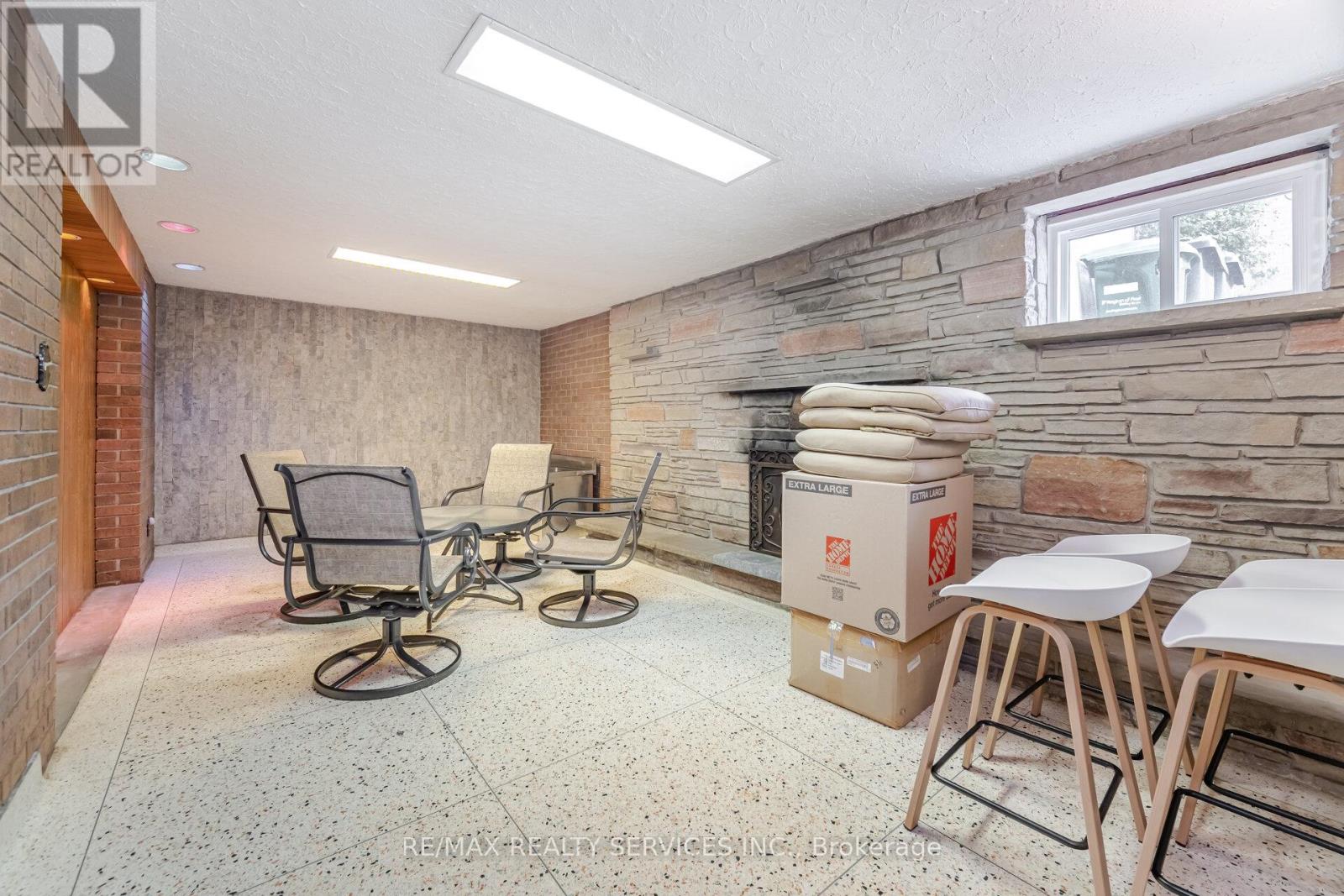 7541 Darcel Avenue, Mississauga, Ontario  L4T 2X6 - Photo 34 - W12213226