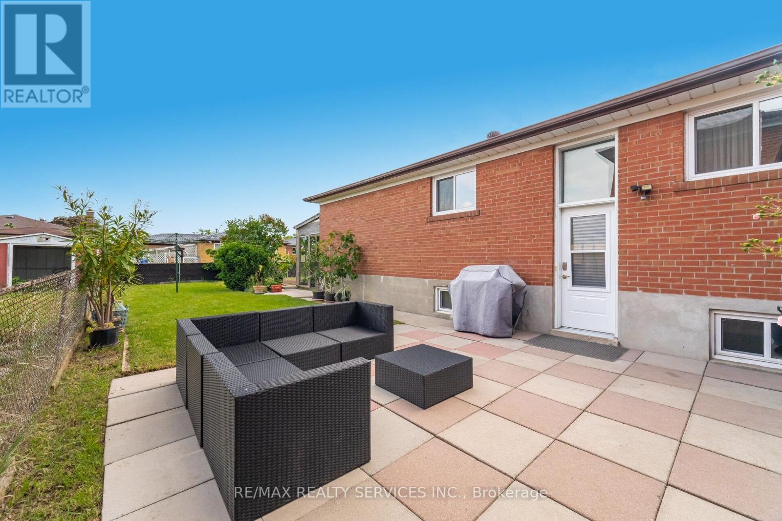 7541 Darcel Avenue, Mississauga, Ontario  L4T 2X6 - Photo 40 - W12213226