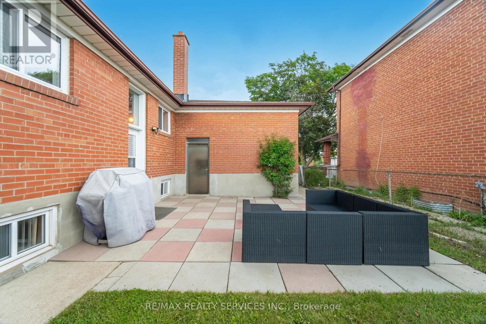 7541 Darcel Avenue, Mississauga, Ontario  L4T 2X6 - Photo 41 - W12213226