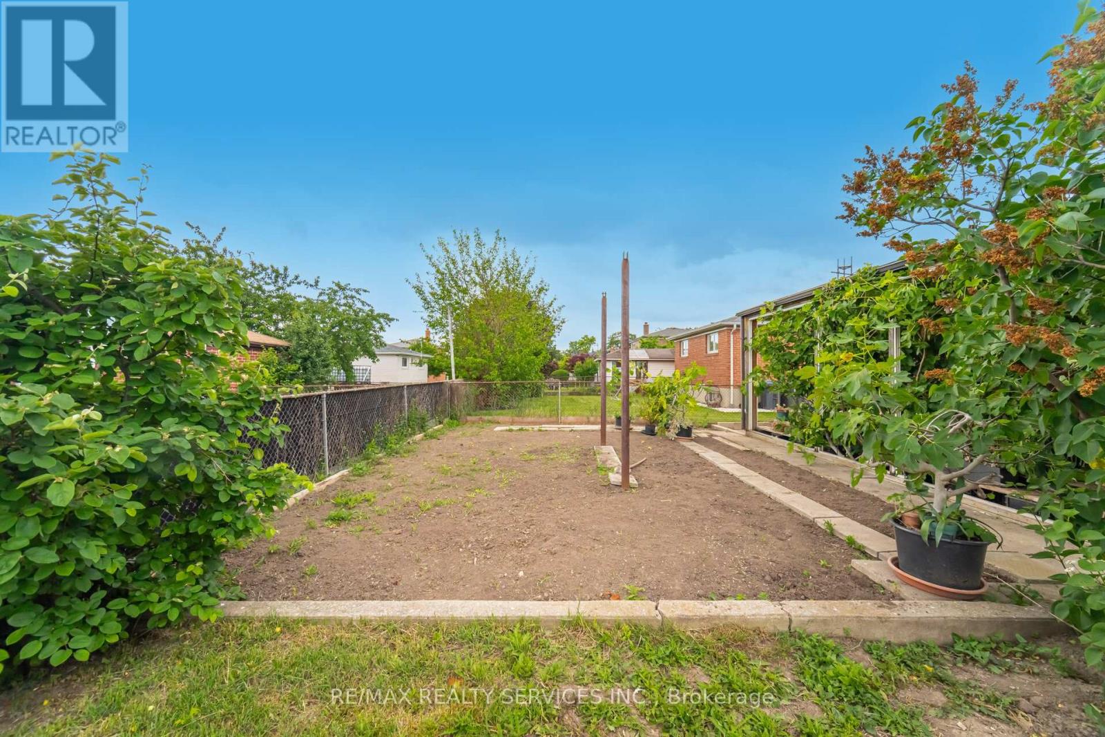 7541 Darcel Avenue, Mississauga, Ontario  L4T 2X6 - Photo 42 - W12213226