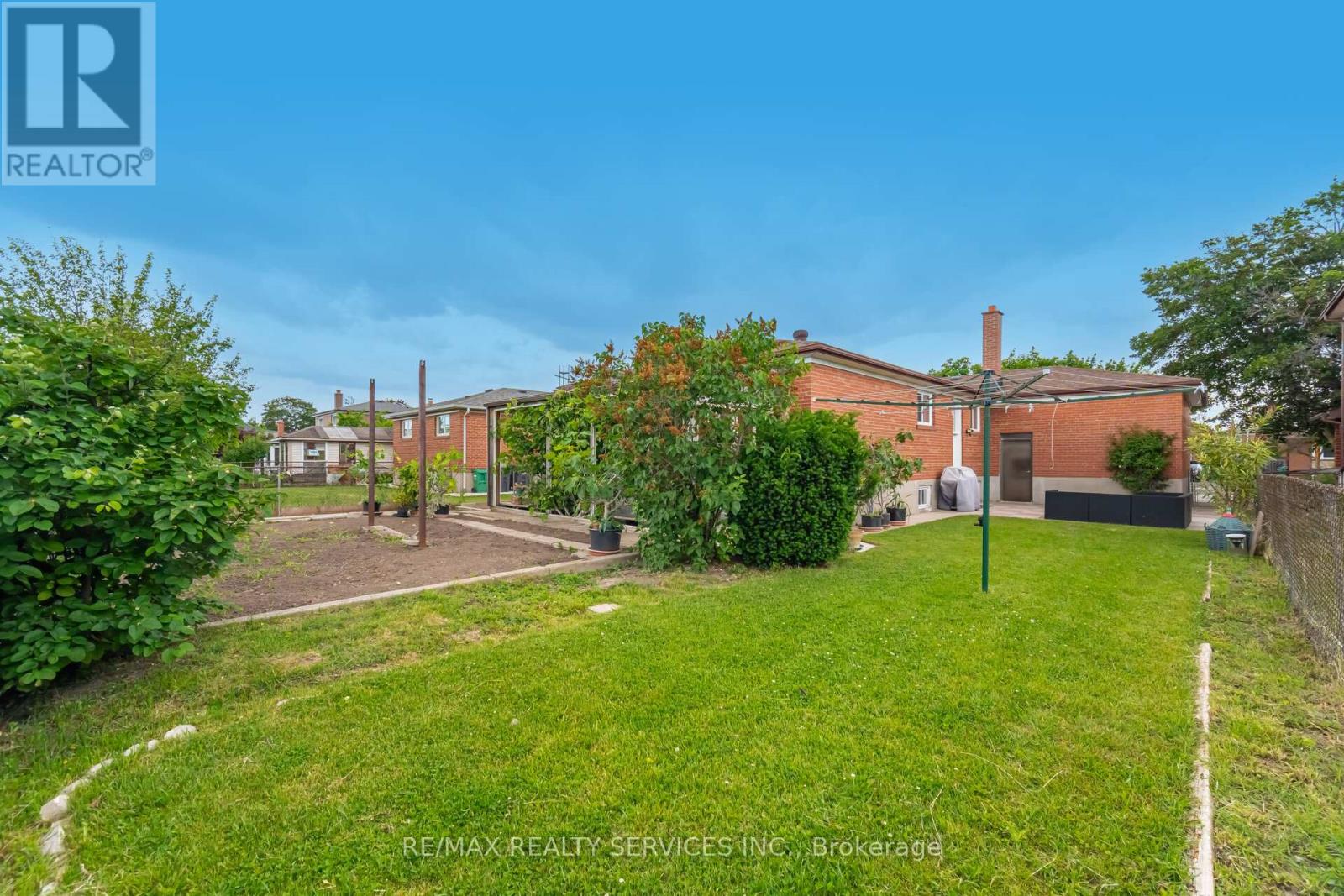 7541 Darcel Avenue, Mississauga, Ontario  L4T 2X6 - Photo 48 - W12213226