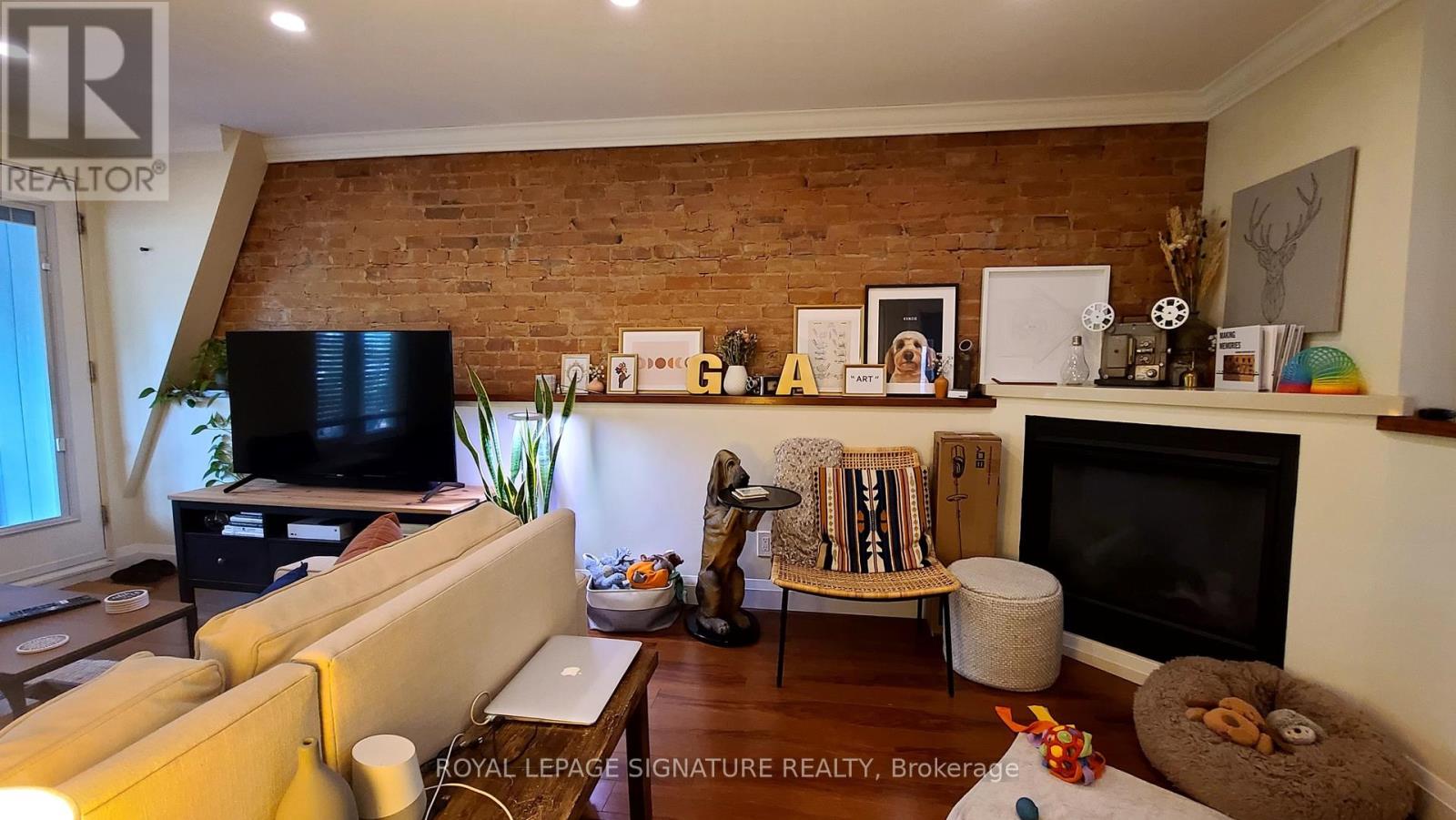 3rd Flr - 45 Jerome Street, Toronto, Ontario  M6P 1H8 - Photo 2 - W12213231