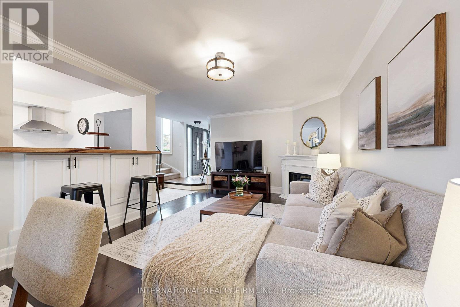 1088 Runnymead Crescent, Oakville, Ontario  L6M 1C4 - Photo 12 - W12213253