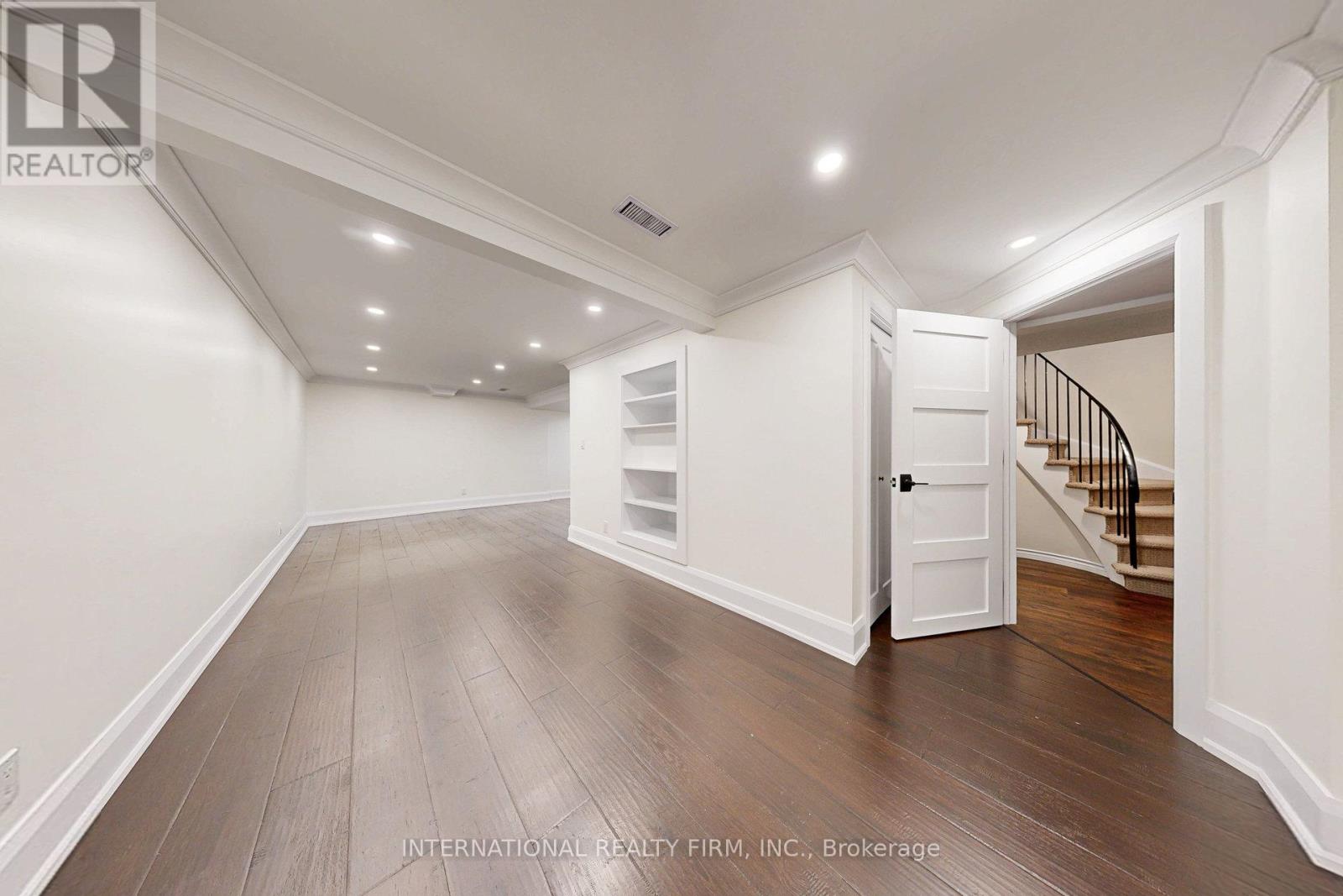 1088 Runnymead Crescent, Oakville, Ontario  L6M 1C4 - Photo 40 - W12213253