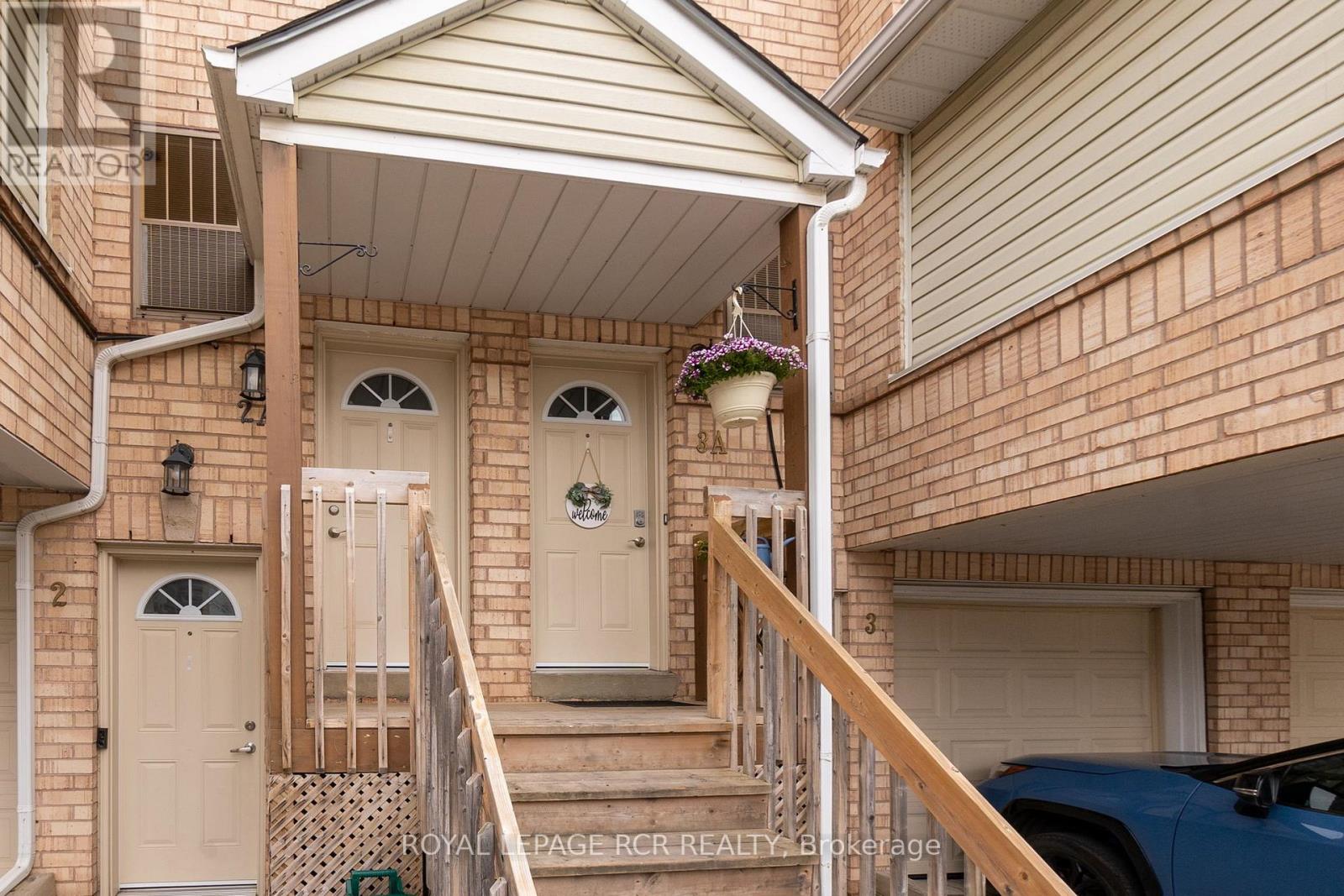 3a Robert Lane, Halton Hills, Ontario  L7G 5L9 - Photo 2 - W12213275