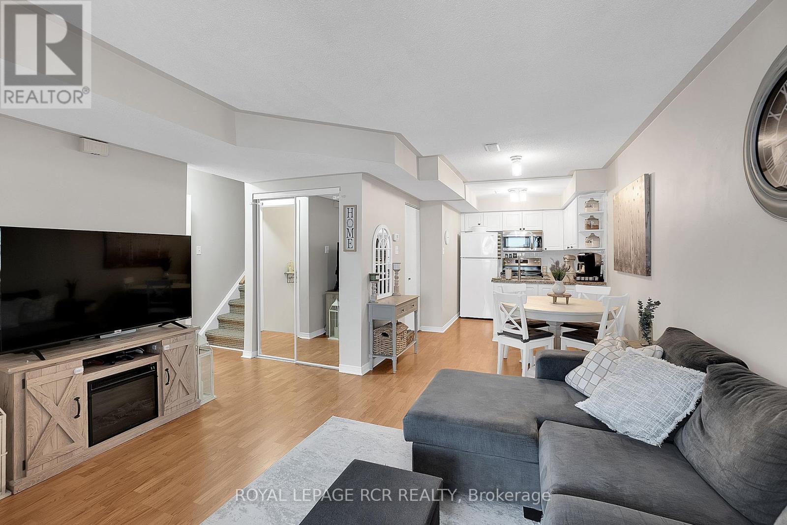 3a Robert Lane, Halton Hills, Ontario  L7G 5L9 - Photo 5 - W12213275