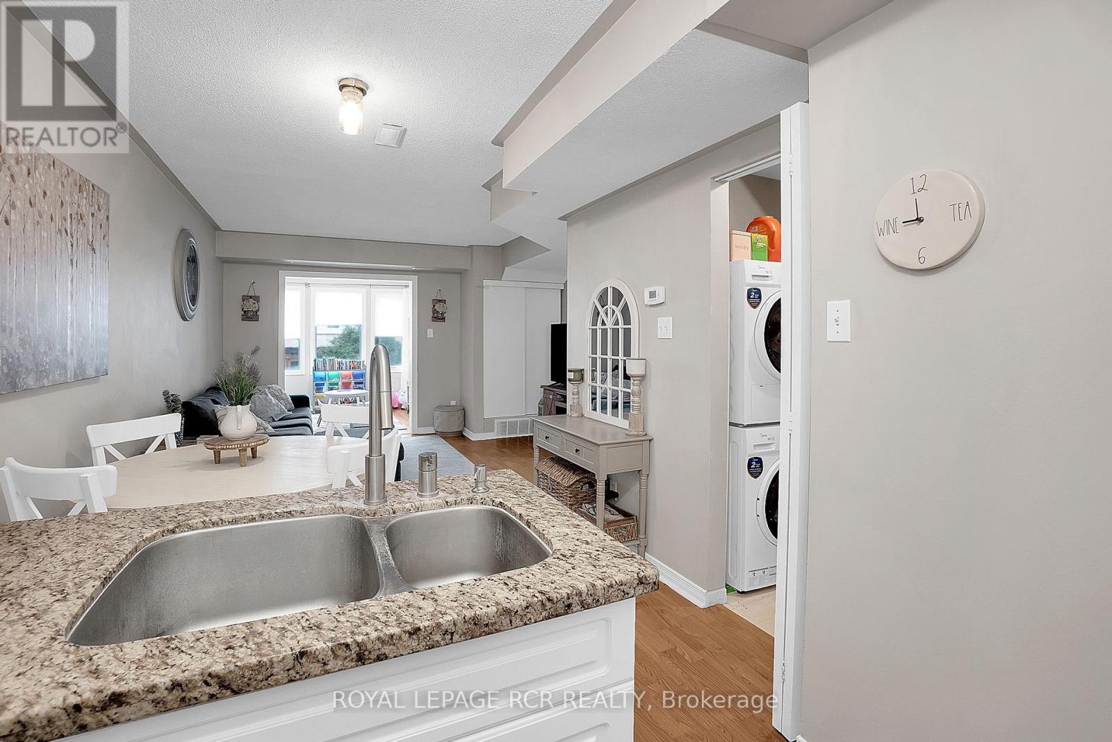 3a Robert Lane, Halton Hills, Ontario  L7G 5L9 - Photo 8 - W12213275