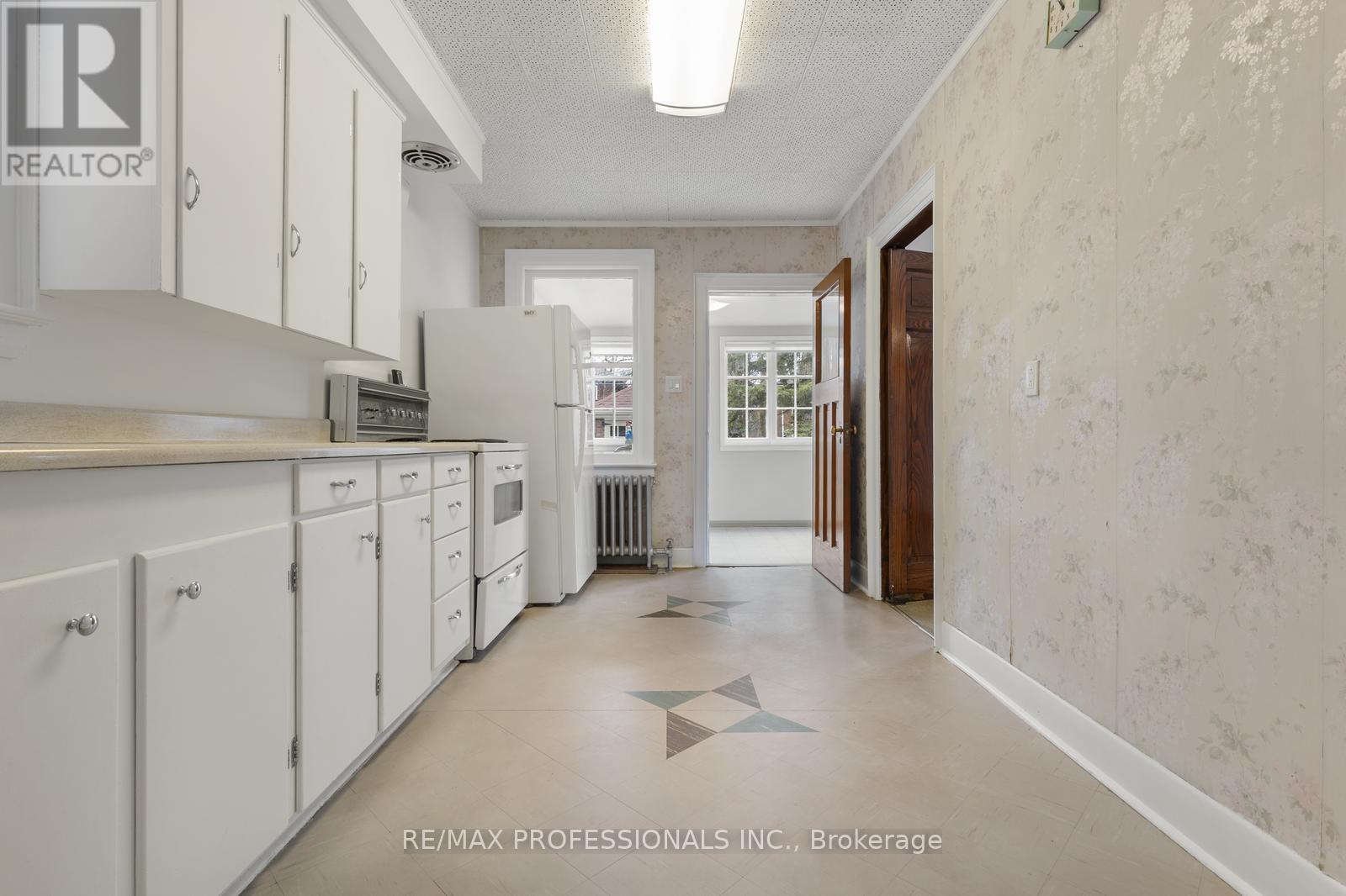 377 Armadale Avenue, Toronto (Runnymede-Bloor West Village), Ontario  M6S 3X7 - Photo 14 - W12213281