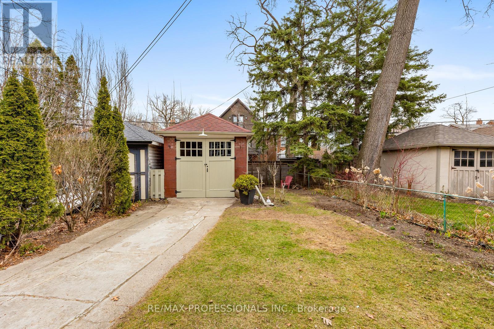 377 Armadale Avenue, Toronto (Runnymede-Bloor West Village), Ontario  M6S 3X7 - Photo 30 - W12213281