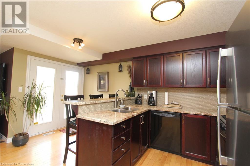632 Columbia Forest Boulevard, Waterloo, Ontario  N2V 2K9 - Photo 5 - 40739392