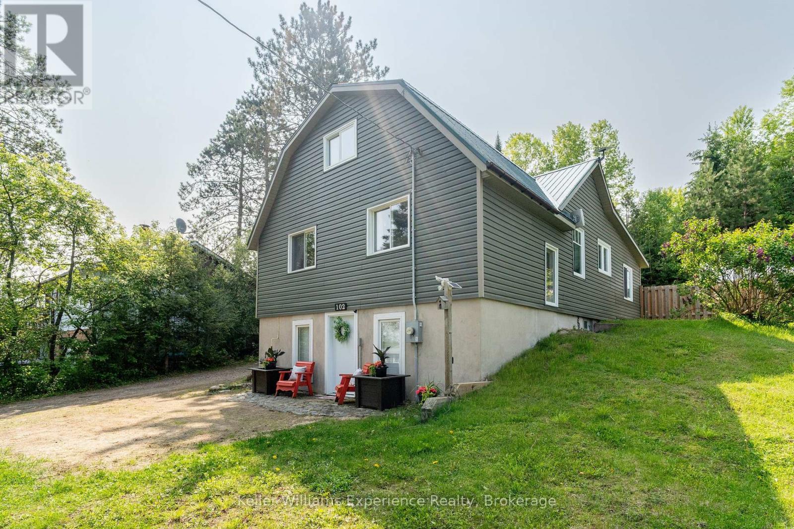 102 James Street, Burk's Falls, Ontario  P0A 1C0 - Photo 3 - X12195872