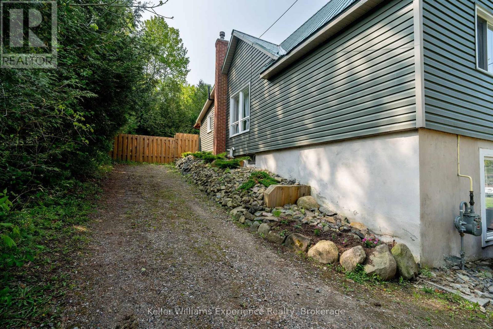 102 James Street, Burk's Falls, Ontario  P0A 1C0 - Photo 25 - X12195872