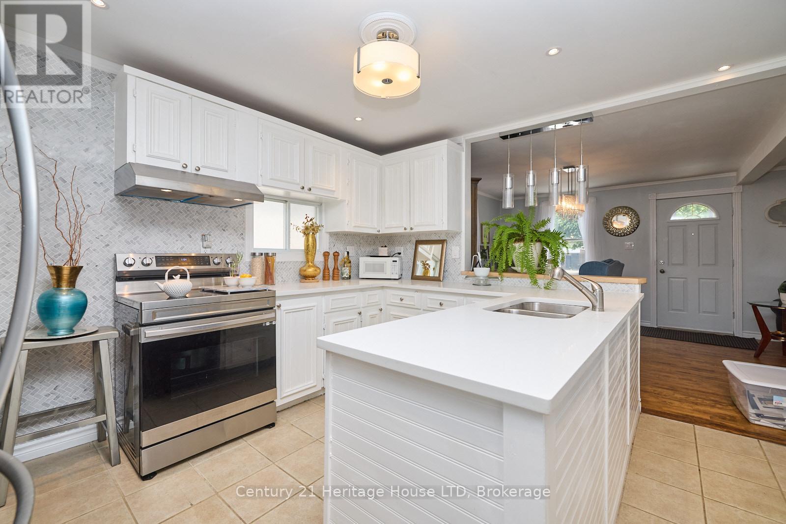 36 Afton Avenue, Welland (Lincoln/crowland), Ontario  L3B 1V5 - Photo 13 - X12213299
