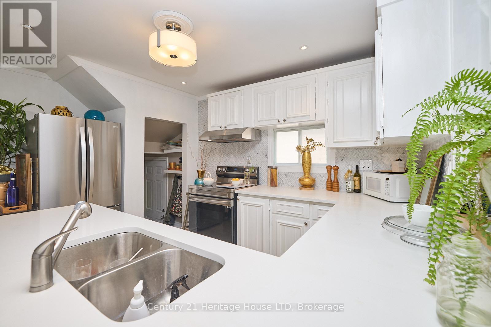 36 Afton Avenue, Welland (Lincoln/crowland), Ontario  L3B 1V5 - Photo 15 - X12213299