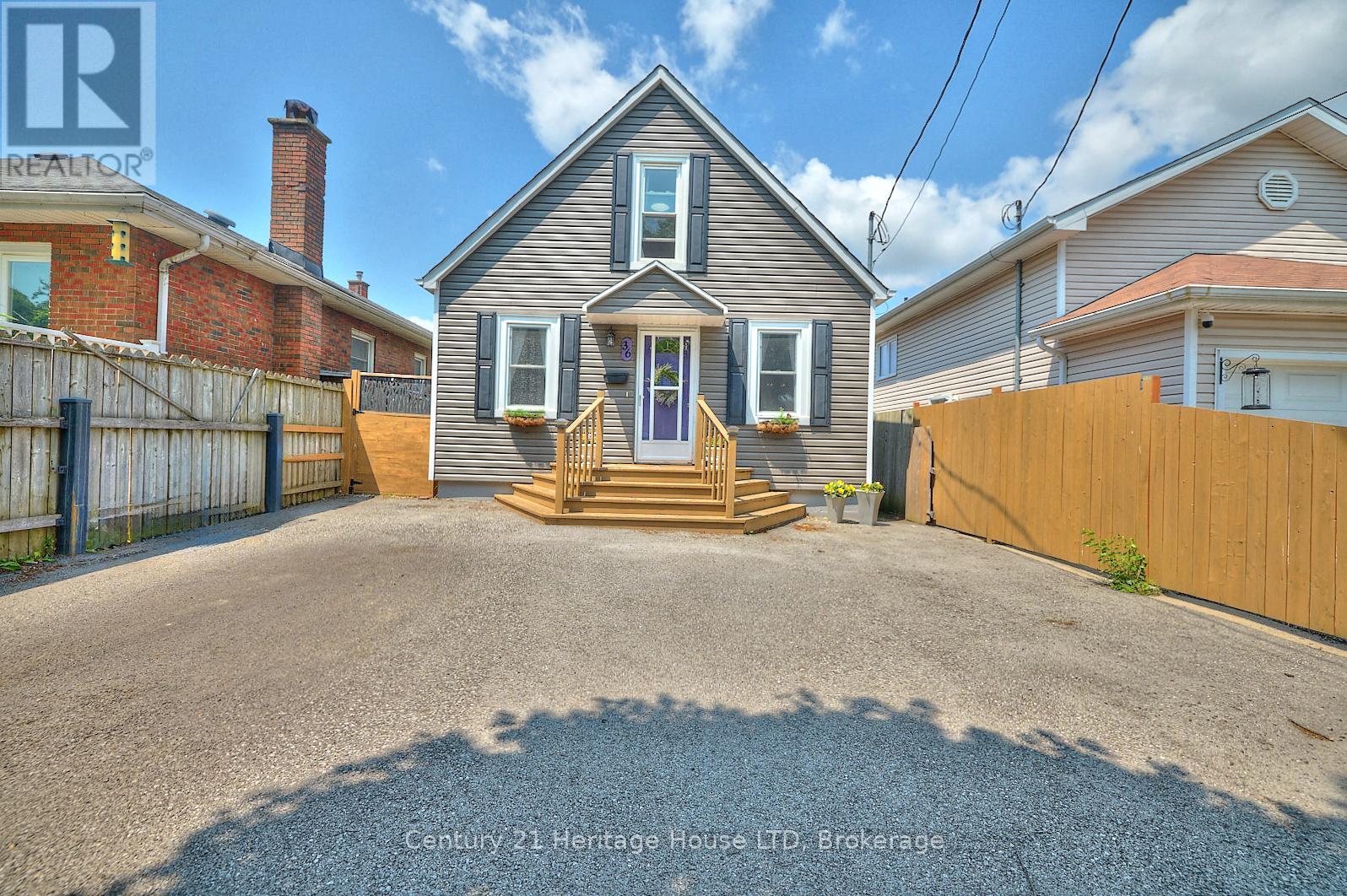 36 Afton Avenue, Welland (Lincoln/crowland), Ontario  L3B 1V5 - Photo 2 - X12213299