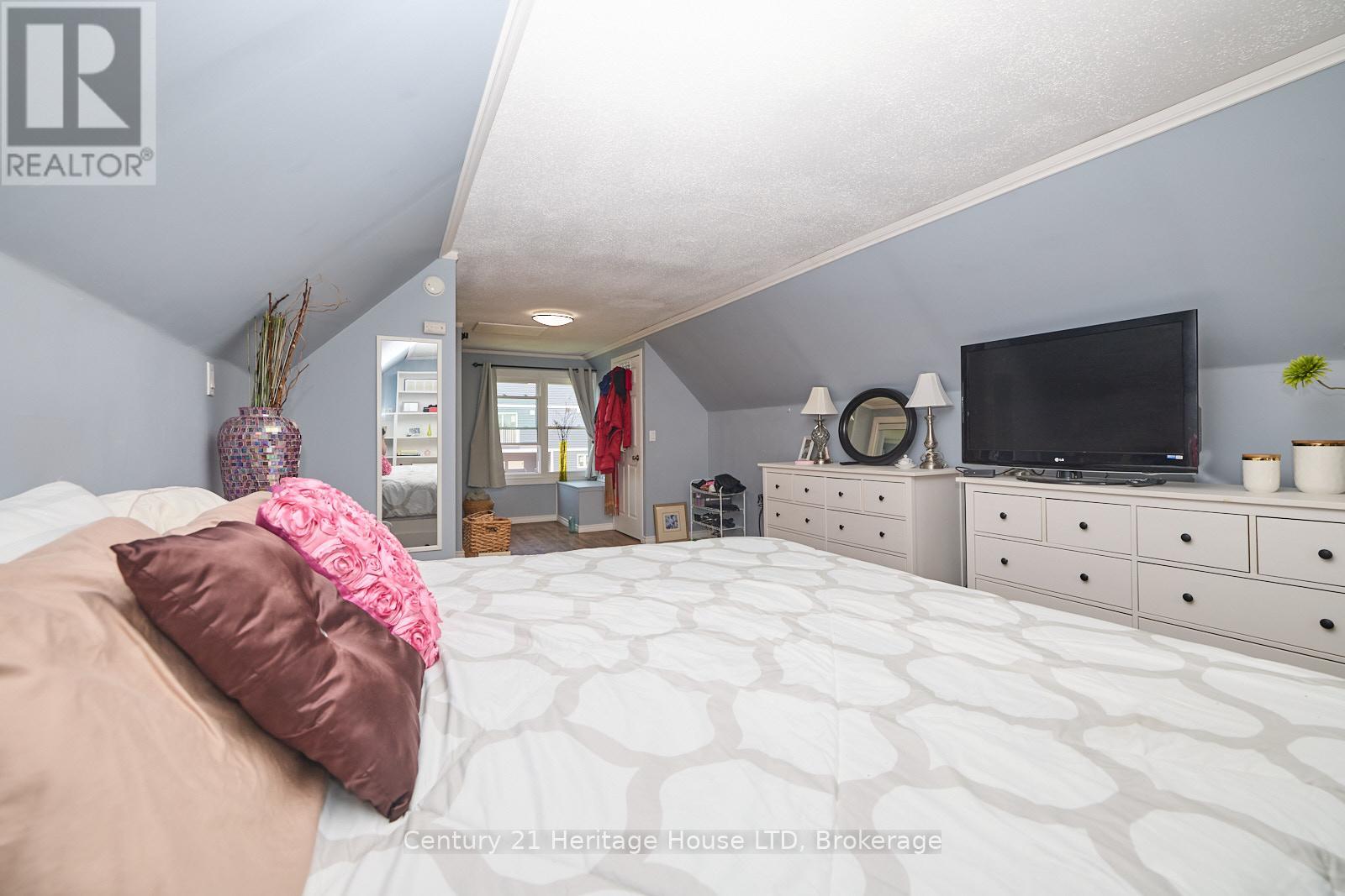 36 Afton Avenue, Welland (Lincoln/crowland), Ontario  L3B 1V5 - Photo 26 - X12213299