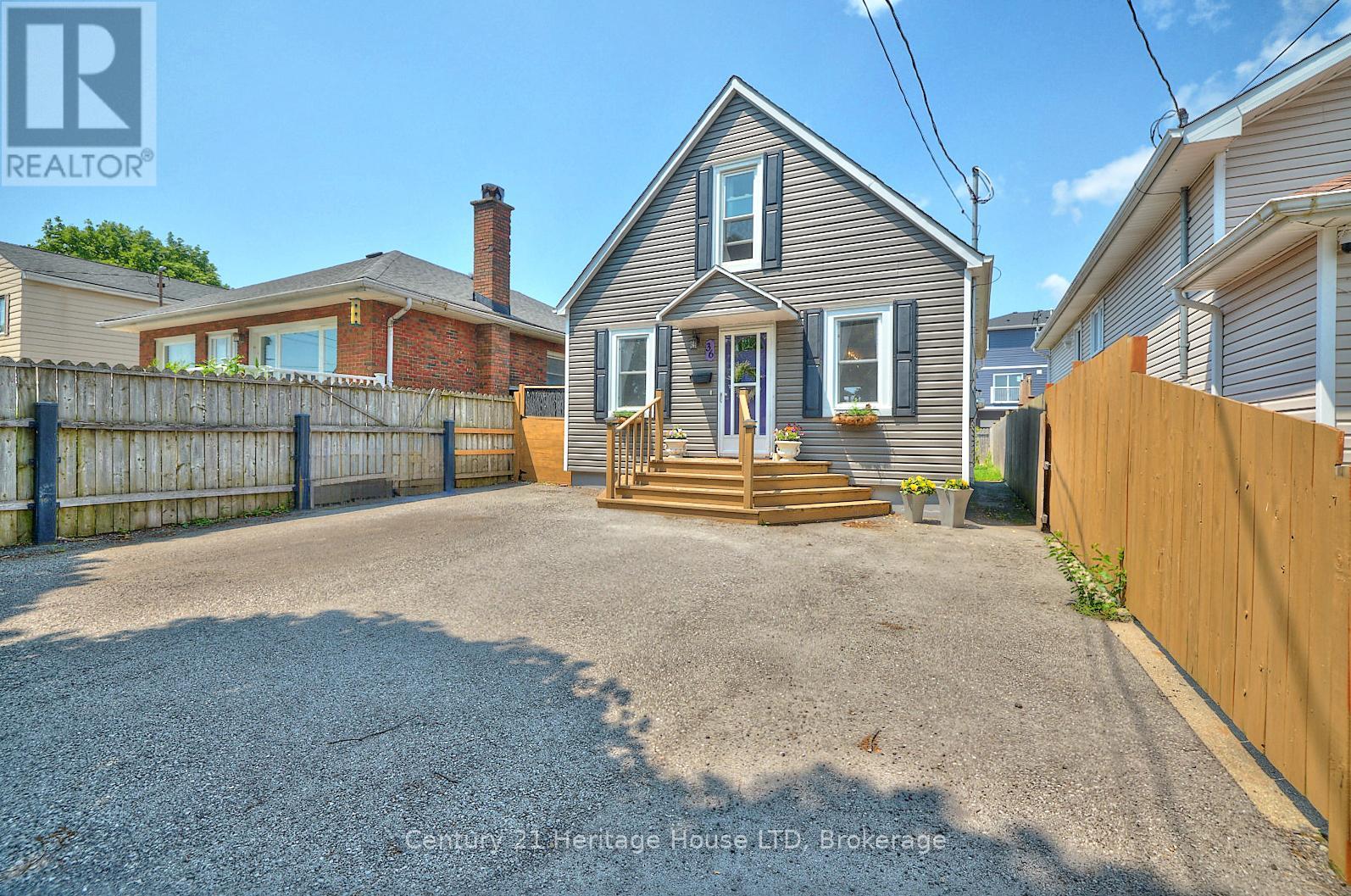 36 Afton Avenue, Welland (Lincoln/crowland), Ontario  L3B 1V5 - Photo 3 - X12213299