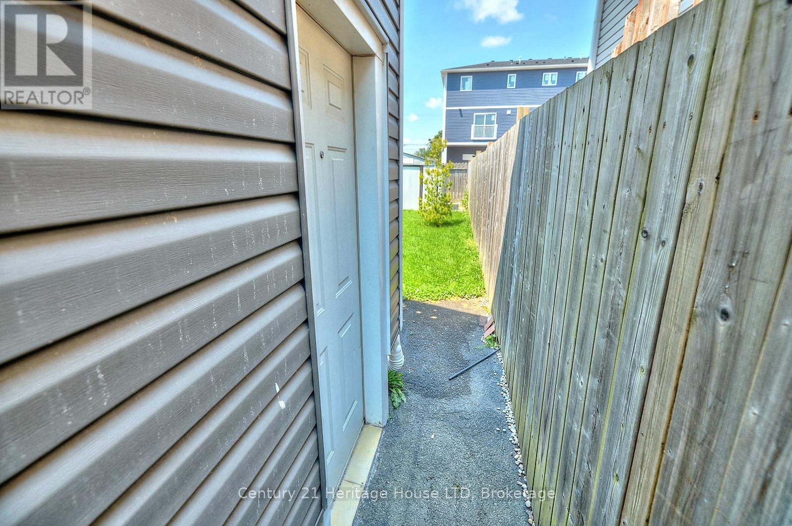 36 Afton Avenue, Welland (Lincoln/crowland), Ontario  L3B 1V5 - Photo 47 - X12213299